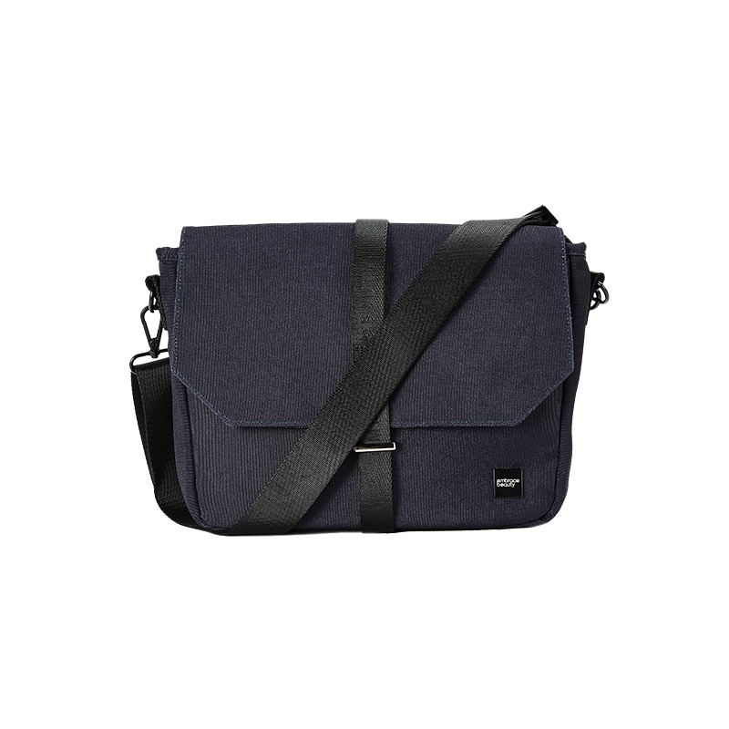 又见美物睿印系列邮差包EB1309  黑色  