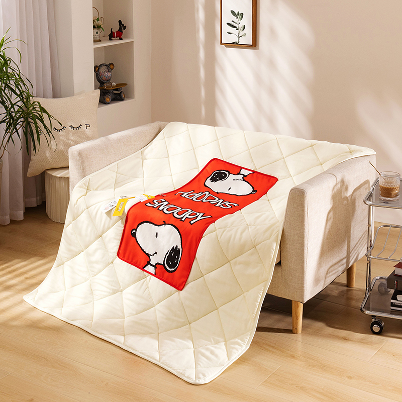 史努比&middot;3D绒感抱枕被 （花型：米格鲁）抱枕40x40cm（&plusmn;3cm)（单位：个） 枫叶色