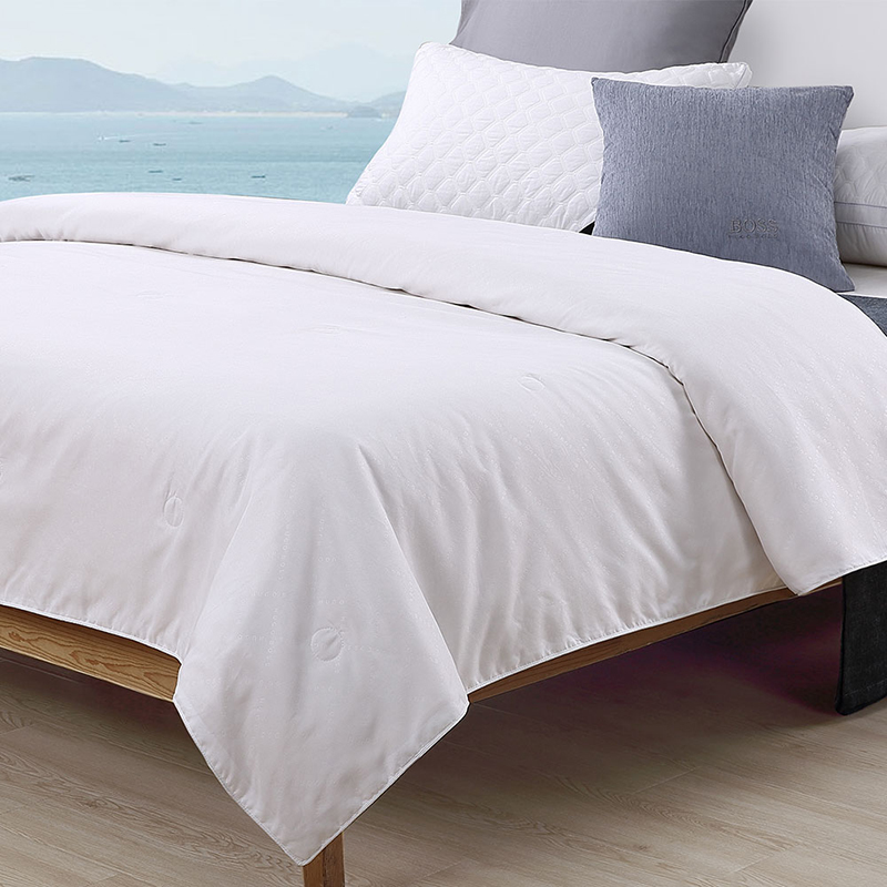 BOSS压花LOGO桑蚕丝被2030*2300mm（单位：套） 白色