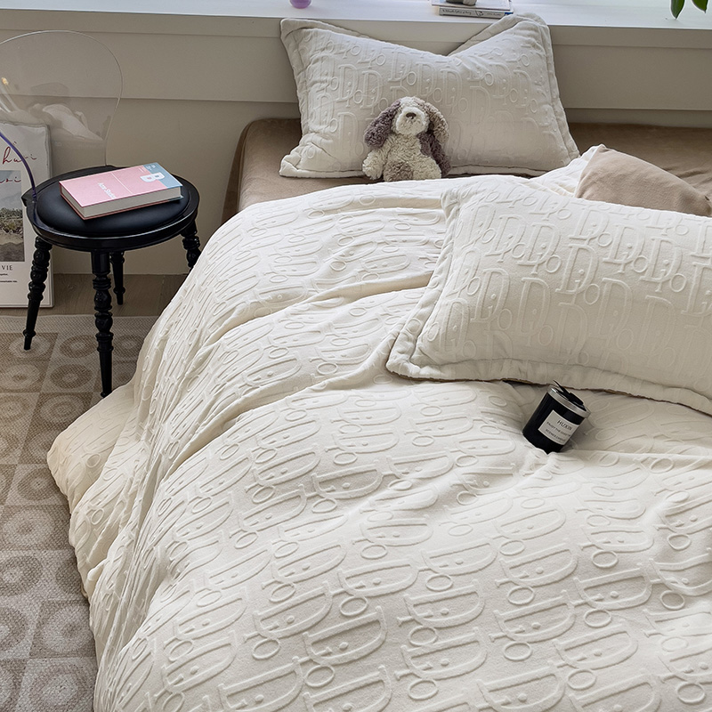 帛享家纺 雕花绒牛奶绒四件套 BXQSX-31251单位（套） 迪奥-白 四件套（适合1.5/1,8m床使用）