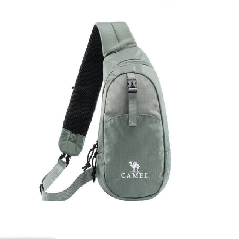 骆驼多功能通勤运动骑行机车斜跨单肩潮流背包573C875050 个黑色 浅灰色 浅灰绿