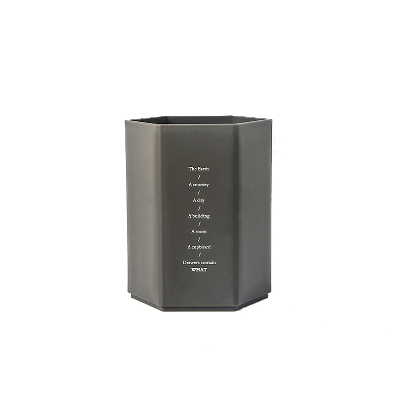 三年二班 简约六角笔筒学生文具用品课桌收纳盒多功能办公室桌面摆件/个 深灰