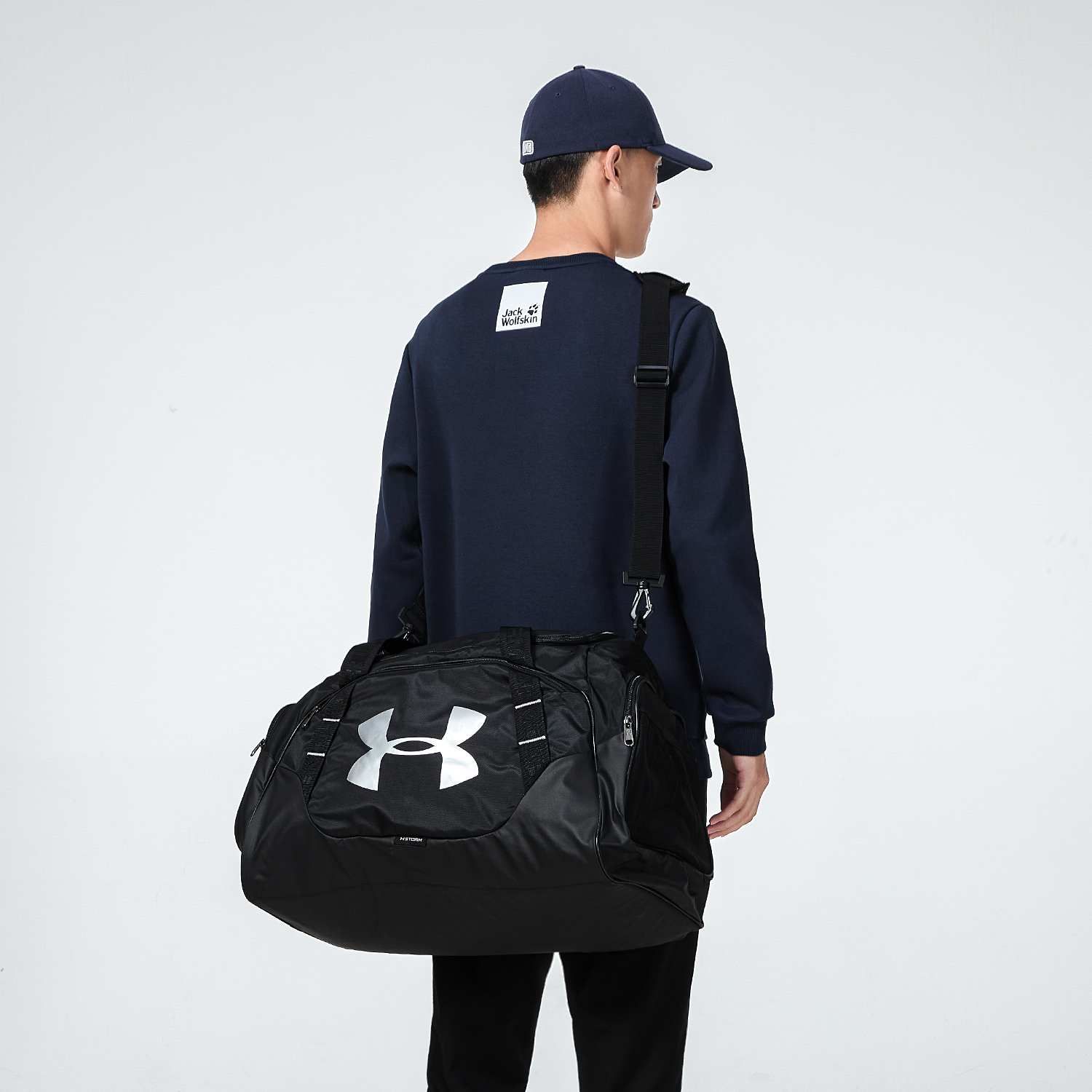 安德玛（Under Armour) 中性包行李包 1300213-001 63.0cm（宽）x30.0cm（长）x32.9cm OSFA 黑色（单位：个）