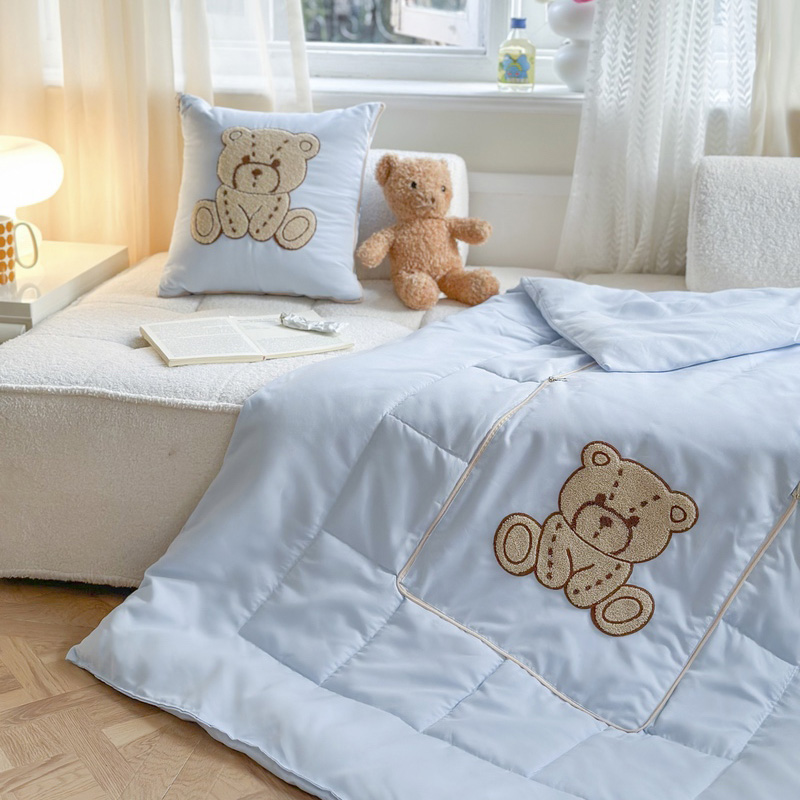 樵纪 小熊仔刺绣抱枕被 小熊仔 50*50cm展开被子150*200cm 蓝色（单位：只）