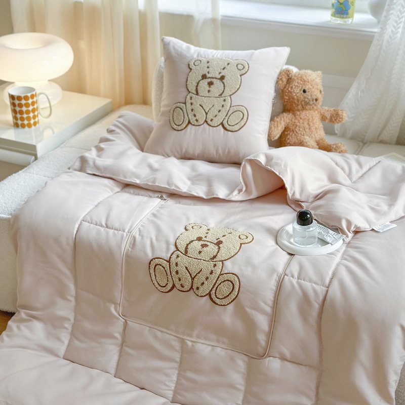 樵纪 小熊仔刺绣抱枕被 小熊仔 50*50cm展开被子150*200cm 杏色（单位：只）